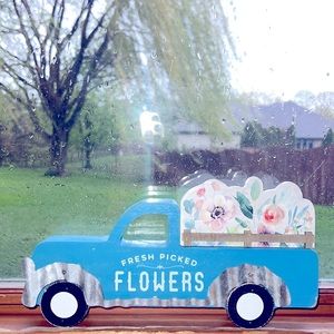 Enchante caption Boxes wooden truck stand